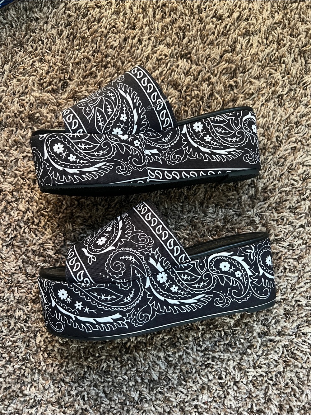 🆕 Platform Slide Sandals in Black Paisley